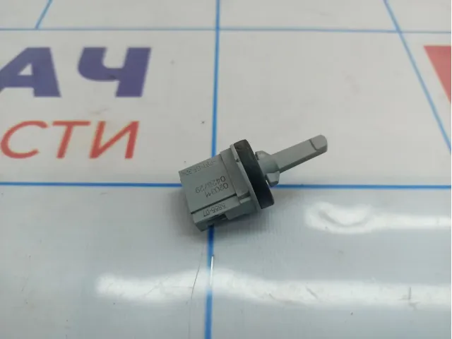 Датчик температуры воздуха Volkswagen Jetta (A6) 1K0907543G