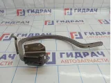 Петля крышки багажника правая Volkswagen Jetta (A6) 5C6827302A