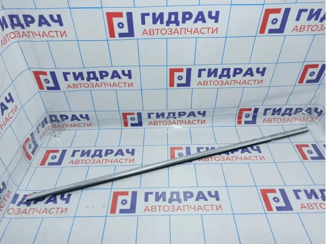 Накладка стекла переднего левого наружная Volkswagen Jetta (A6) 5C6837475C3Q7