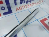 Накладка стекла переднего правого наружная Volkswagen Jetta (A6) 5C6837476C3Q7