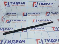 Уплотнитель стекла двери передней левой внутренний Volkswagen Jetta (A6) 5C68374795AP