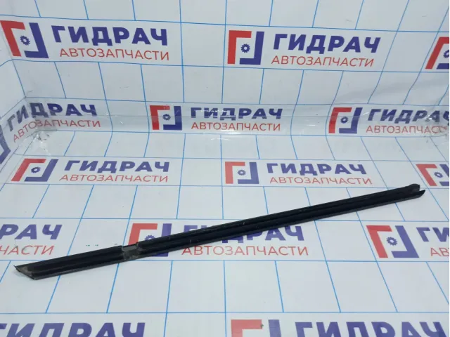 Уплотнитель стекла двери задней правой внутренний Volkswagen Jetta (A6) 5C68394805AP