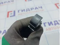 Кнопка стеклоподъемника Volkswagen Jetta (A6) 7L6959855BREH