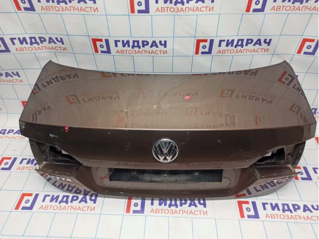 Крышка багажника Volkswagen Jetta (A6) 5C6827025A
