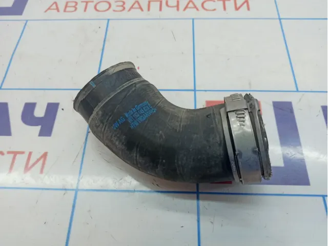 Патрубок интеркулера Volkswagen Jetta (A6) 1K0145828C