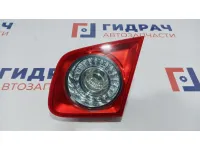 Фонарь задний внутренний правый Volkswagen Jetta 1K5945094G.