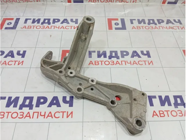 Кронштейн рычага переднего правого Volkswagen Jetta 1K0199296F