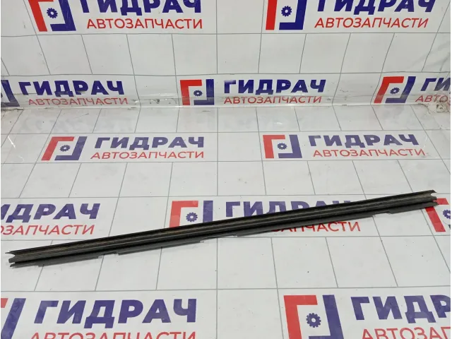 Уплотнитель стекла переднего левого Volkswagen Jetta 1K5837471D5AP