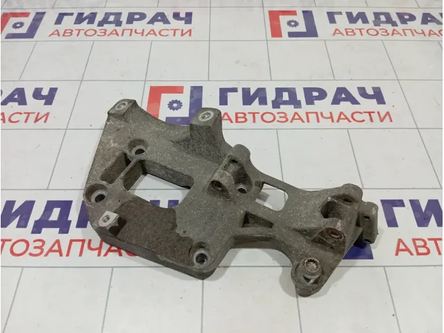 Кронштейн генератора Volkswagen Jetta 06F903143F