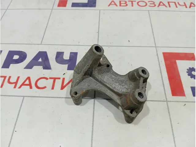 Кронштейн катушки зажигания Volkswagen Jetta 06A903103