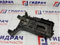 Кронштейн крепления аккумулятора (АКБ) Volkswagen Jetta 1K0915333