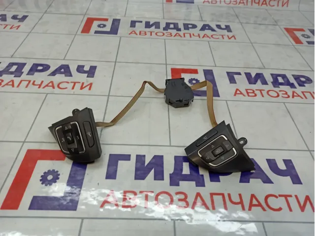 Блок кнопок в рулевое колесо Volkswagen Jetta 5C0959537YQV