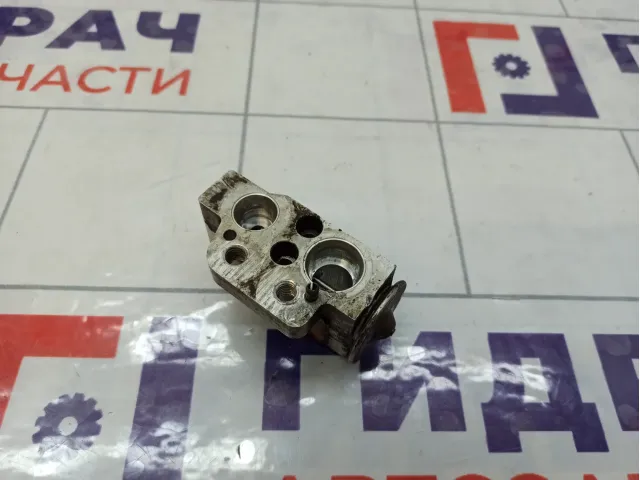 Клапан кондиционера Volkswagen Jetta 1K0820679