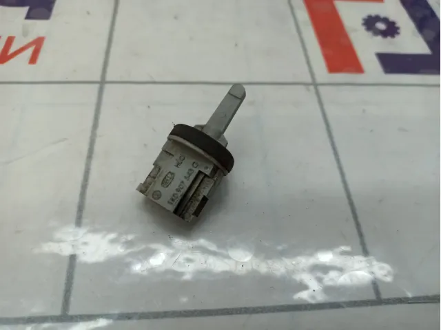 Датчик температуры воздуха Volkswagen Jetta 1K0907543G