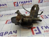 Кулак поворотный передний левый Volkswagen Jetta (A6) 5C0407255. Ступичный под замену.