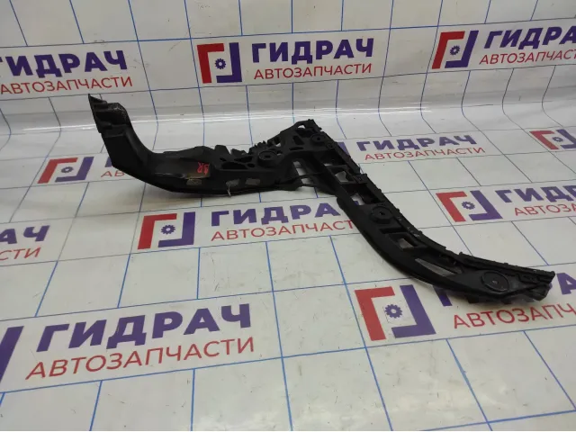 Направляющая заднего бампера правая Volkswagen Jetta (A6) 5C6807394C.