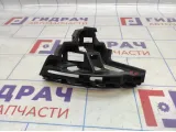 Направляющая заднего бампера правая Volkswagen Jetta (A6) 5C6807394.
