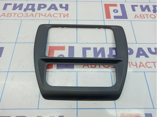Рамка магнитолы Volkswagen Jetta (A6) 5C6858069D. Царапина.