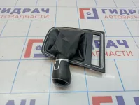 Чехол кулисы КПП Volkswagen Jetta (A6) 5C7711113CIRF. Дефекты.