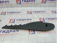 Накладка центральной консоли правая Volkswagen Jetta (A6) 5C786304682V. Царапина.