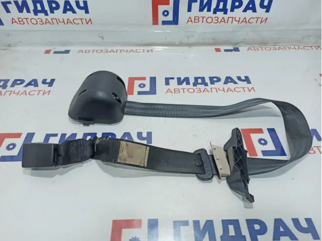 Ремень безопасности задний центральный Volkswagen Jetta (A6) 5C6857807MZGX. Дефект ответной части.
