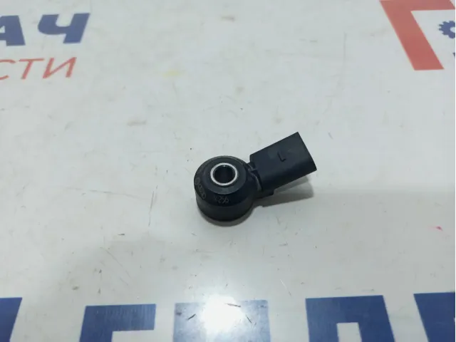 Датчик детонации Volkswagen Jetta (A6) 030905377D.