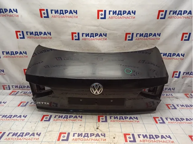 Крышка багажника Volkswagen Jetta (A6) 5C6827025A. Вмятина.