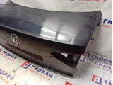 Крышка багажника Volkswagen Jetta (A6) 5C6827025A. Вмятина.
