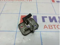 Крючок капота Volkswagen Jetta (A6) 1K8823186D.