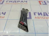 Кронштейн фары правый Volkswagen Jetta (A6) .