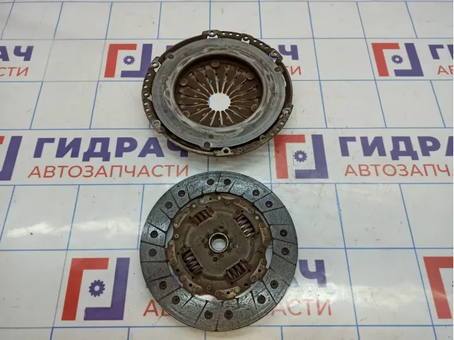 Корзина сцепления с диском Volkswagen Jetta (A6) 03F141025A.