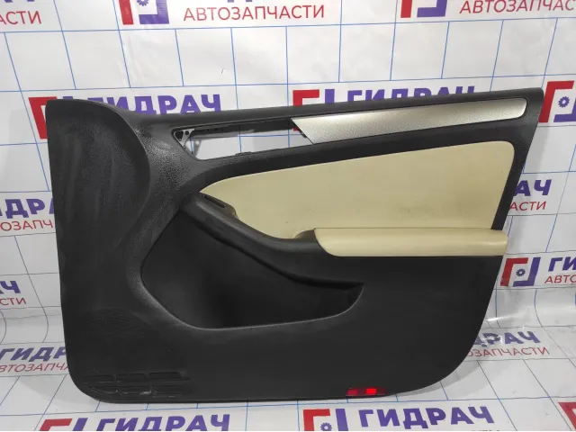 Обшивка двери передней правой Volkswagen Jetta (A6) 5C7867012DEF.