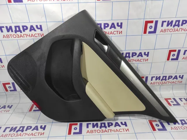 Обшивка двери задней правой Volkswagen Jetta (A6) 5C6867212GHJ.