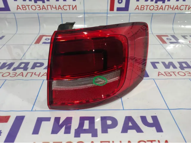 Фонарь задний наружный правый Volkswagen Jetta (A6) 5C6945096H. Дефект.