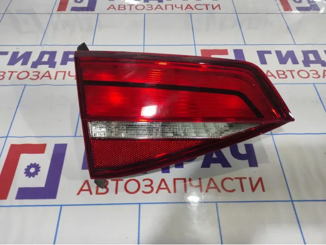 Фонарь задний внутренний левый Volkswagen Jetta (A6) 5C6945093E.
