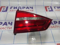 Фонарь задний внутренний правый Volkswagen Jetta (A6) 5C6945094D.
