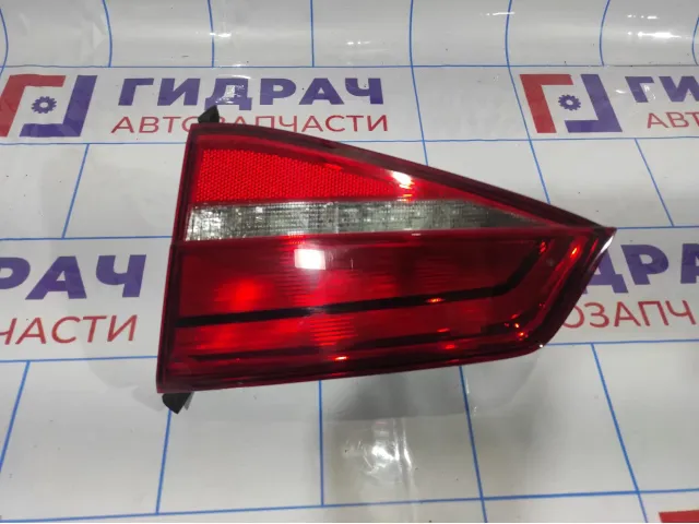 Фонарь задний внутренний правый Volkswagen Jetta (A6) 5C6945094D.