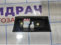 Кронштейн ручки Volkswagen Jetta (A6) 5C6827229. Кнопки открывания багажника.