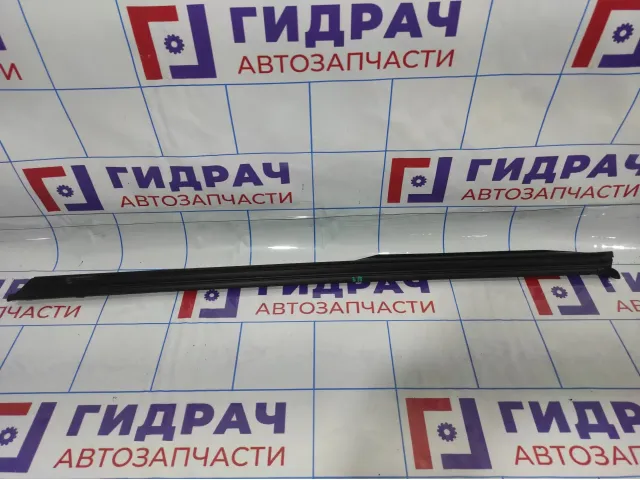 Уплотнитель стекла двери задней правой Volkswagen Jetta (A6) .
