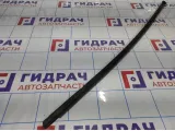 Накладка стекла двери передней правой Volkswagen Jetta (A6) 5C68374785AP.