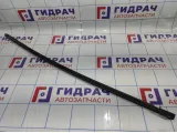 Накладка стекла двери передней правой Volkswagen Jetta (A6) 5C68374785AP.