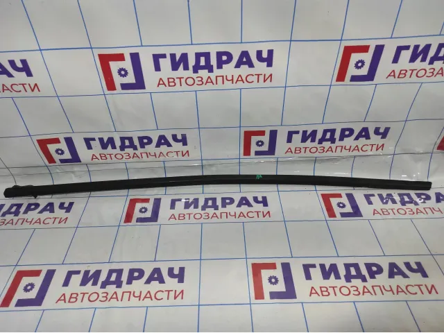 Накладка стекла двери передней левой Volkswagen Jetta (A6) 5C68374775AP.