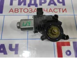 Моторчик стеклоподъемника Volkswagen Jetta (A6) 6R0959812M. Задний правый.
