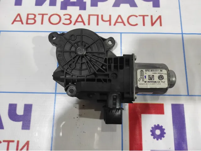 Моторчик стеклоподъемника Volkswagen Jetta (A6) 6R0959811M. Задний левый.