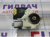 Моторчик стеклоподъемника Volkswagen Jetta (A6) 561959702. Передний правый.