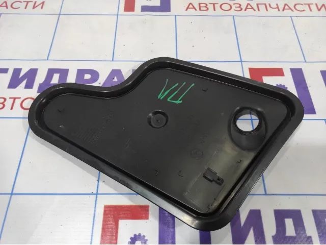 Заглушка двери передней левой Volkswagen Jetta (A6) 5C6837915B.