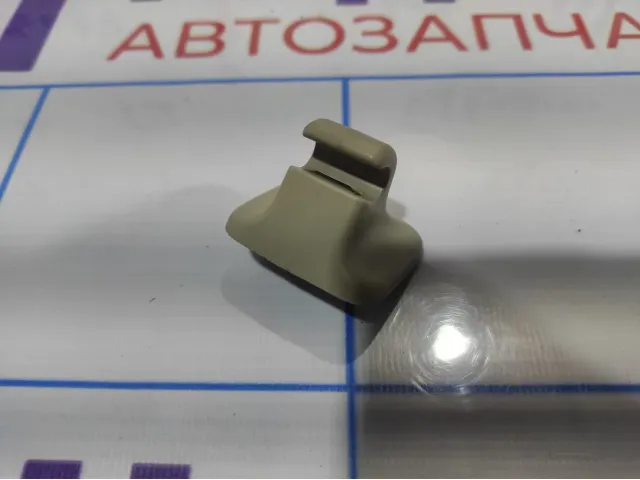 Крючок солнцезащитного козырька Volkswagen Jetta (A6) 1K0857561.