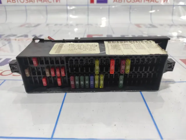 Блок предохранителей салонный Volkswagen Jetta (A6) 000937615.