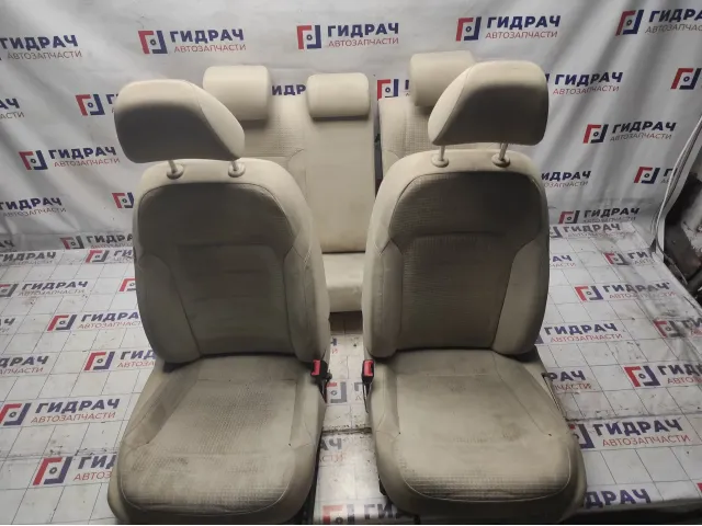 Комплект сидений Volkswagen Jetta (A6) .