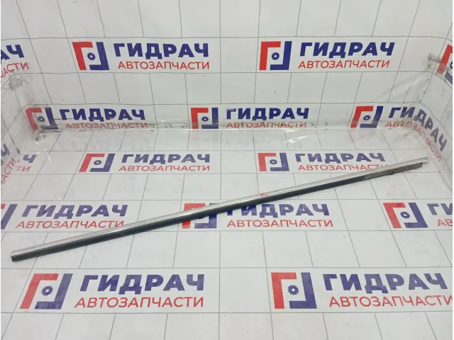 Накладка стекла переднего левого Volkswagen Passat 3B08374757Z7